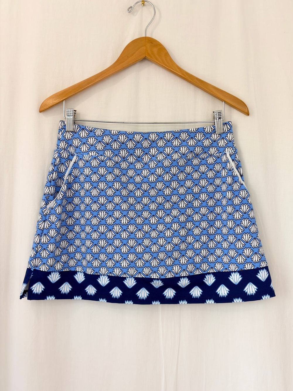 Sigrid Olsen Skort Skirt Medium 
Blue White Lotus Flower
Golf Tennis Pickleball